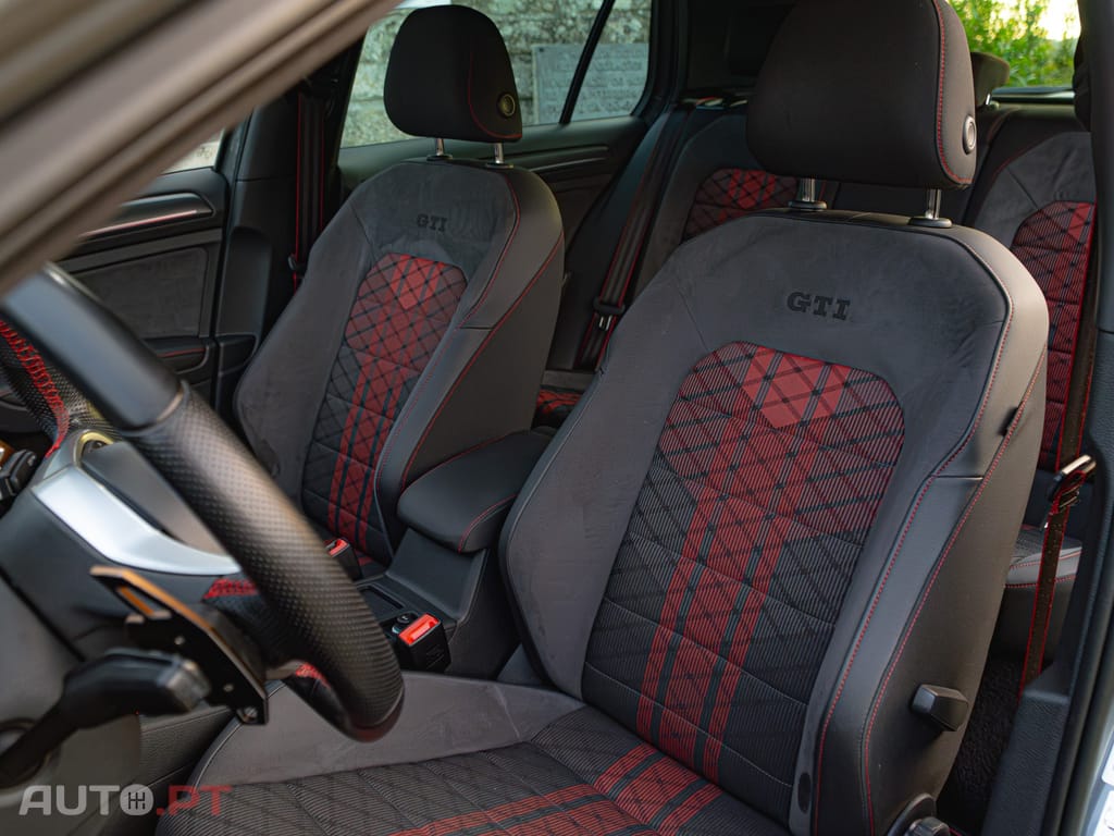 Volkswagen Golf 2.0 TSI TCR DSG