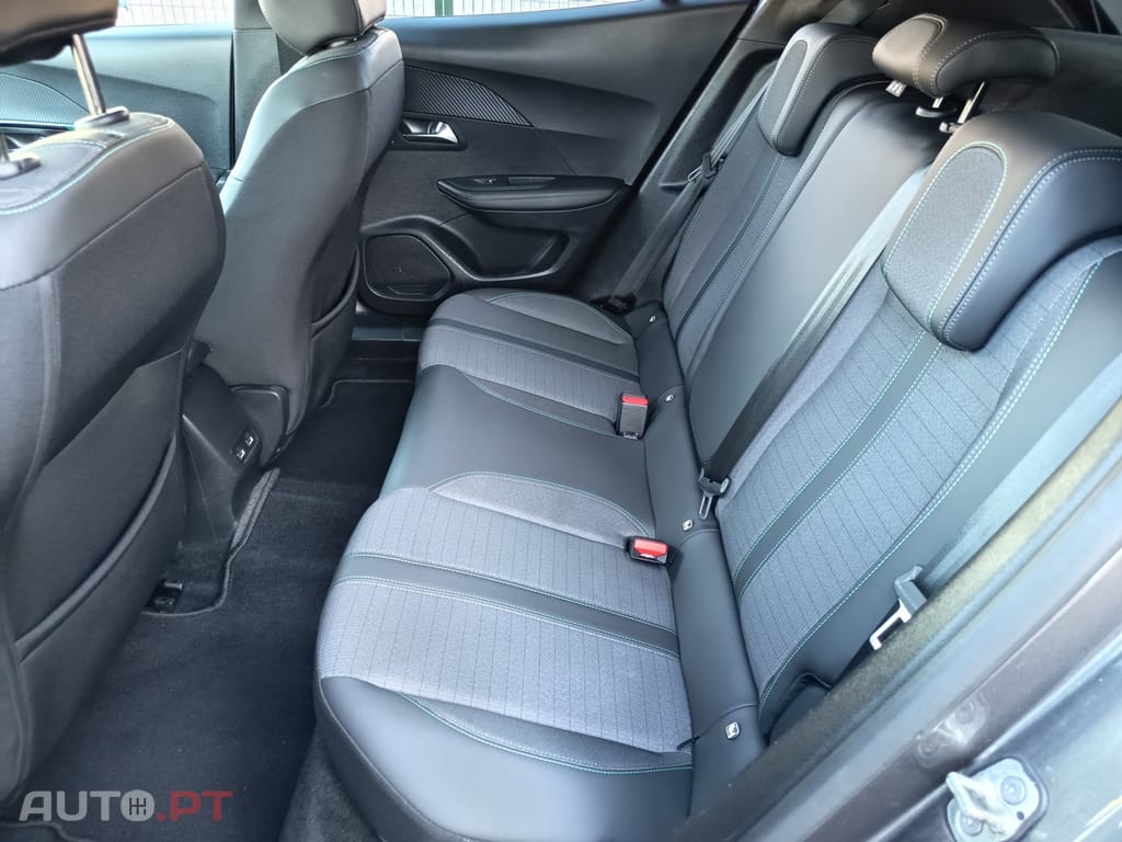 Peugeot 2008 1.2 PureTech Allure EAT8