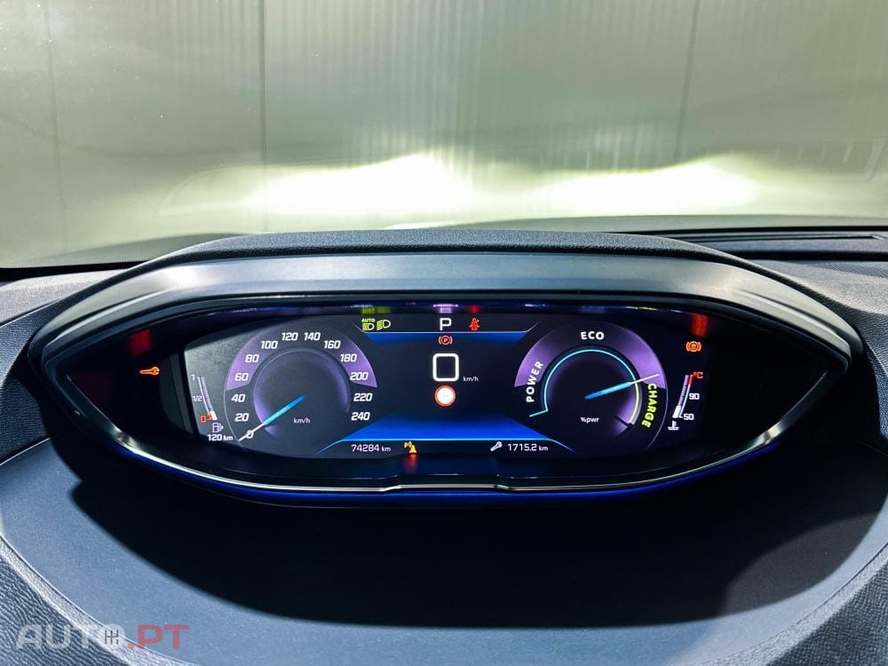 Peugeot 5008 Hybrid 136 E-DCS6