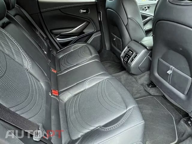 Aston Martin DBX 4.0 V8