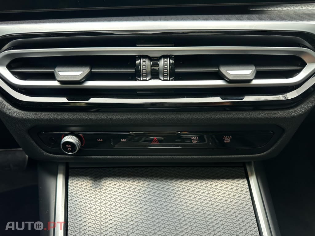 BMW 330 e Touring Pack Desportivo M Auto