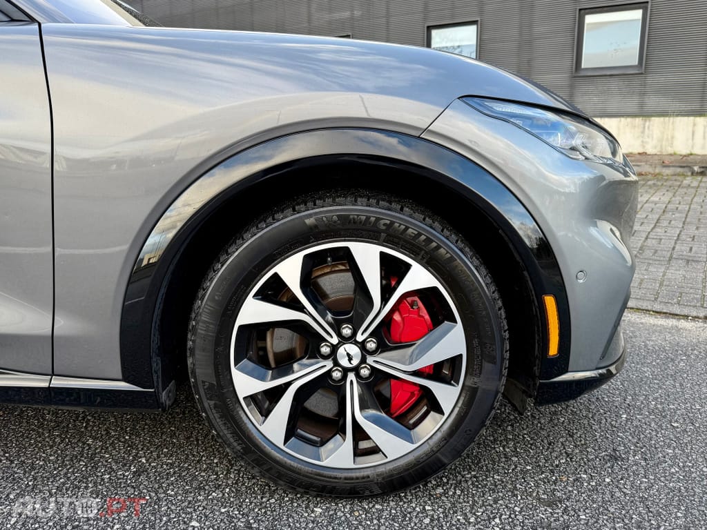 Ford Mustang Mach-E AWD PREMIUM