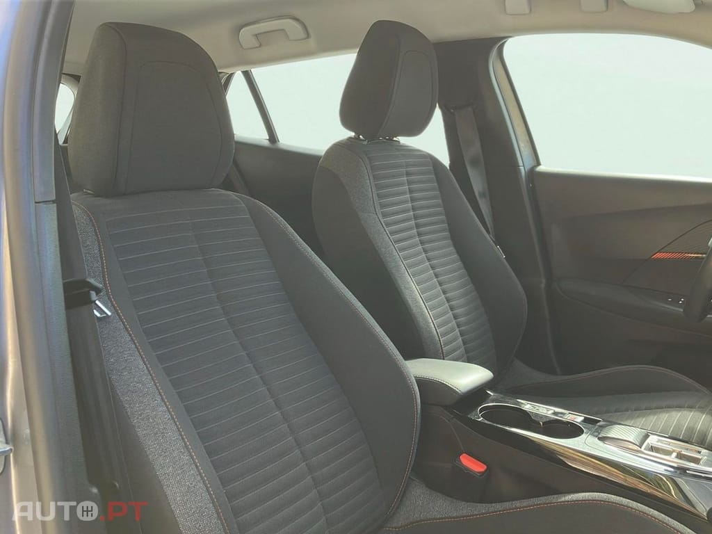 Peugeot E-2008 50 kWh Active Pack