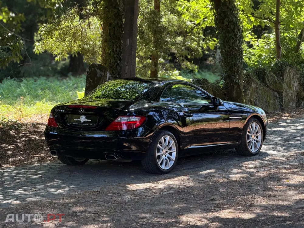 Mercedes-Benz SLK 200 Outro