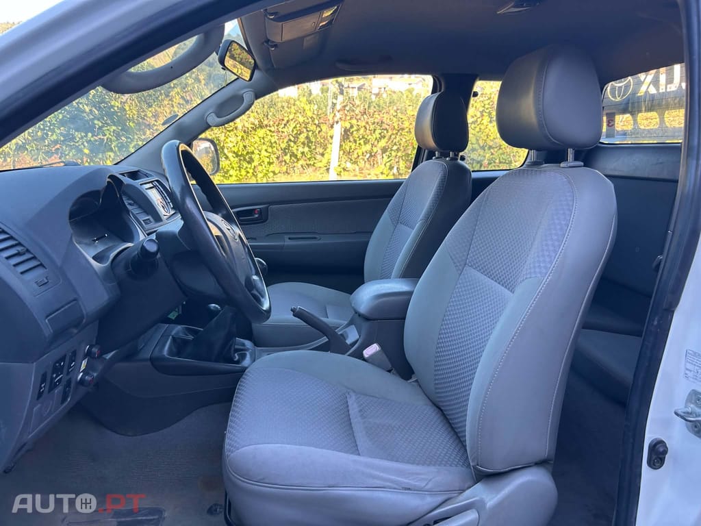 Toyota Hilux X-Cab 4x4 2.5D-4D 144cv