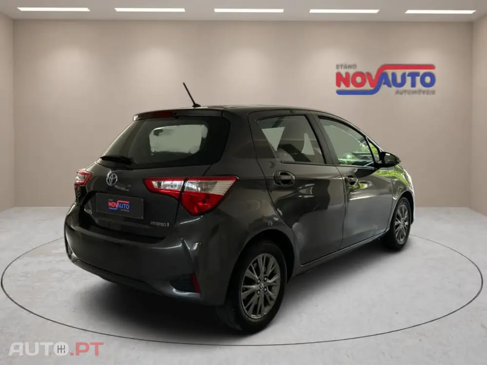 Toyota Yaris 1.5 HSD Sport +P.Techno+P.Luxury — fotografia 3