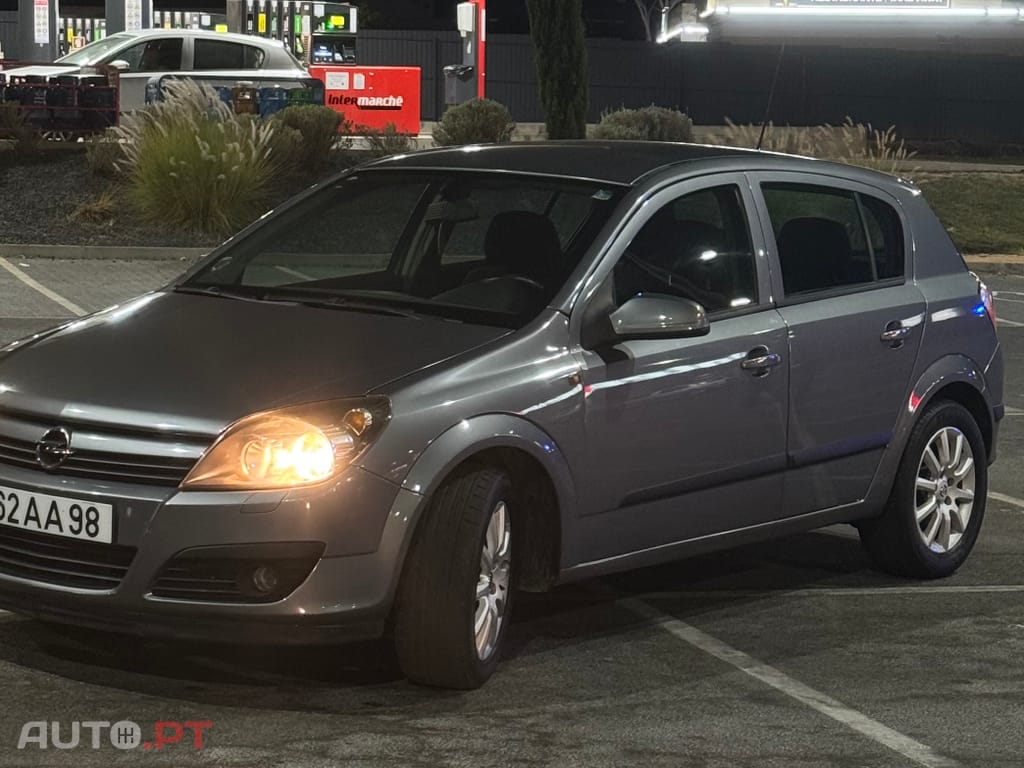 Opel Astra Elegance — fotografia 4