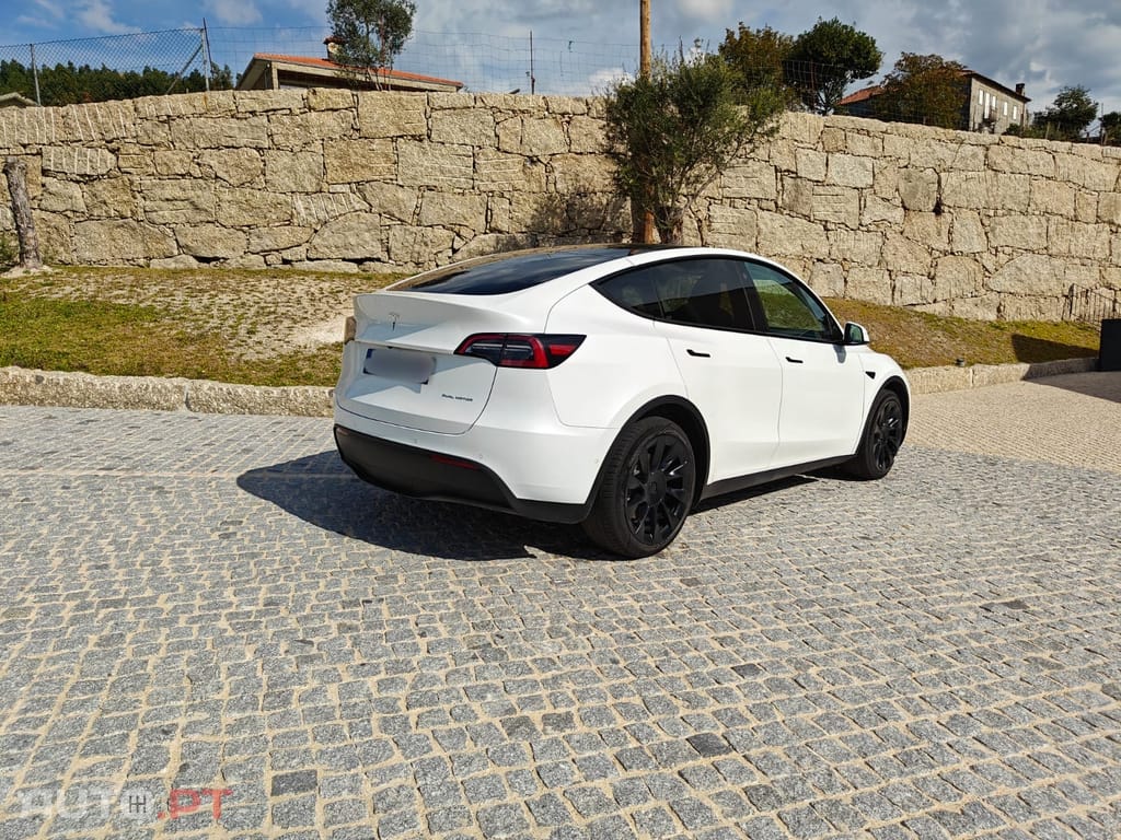 Tesla Model Y Long Range Dual Motor