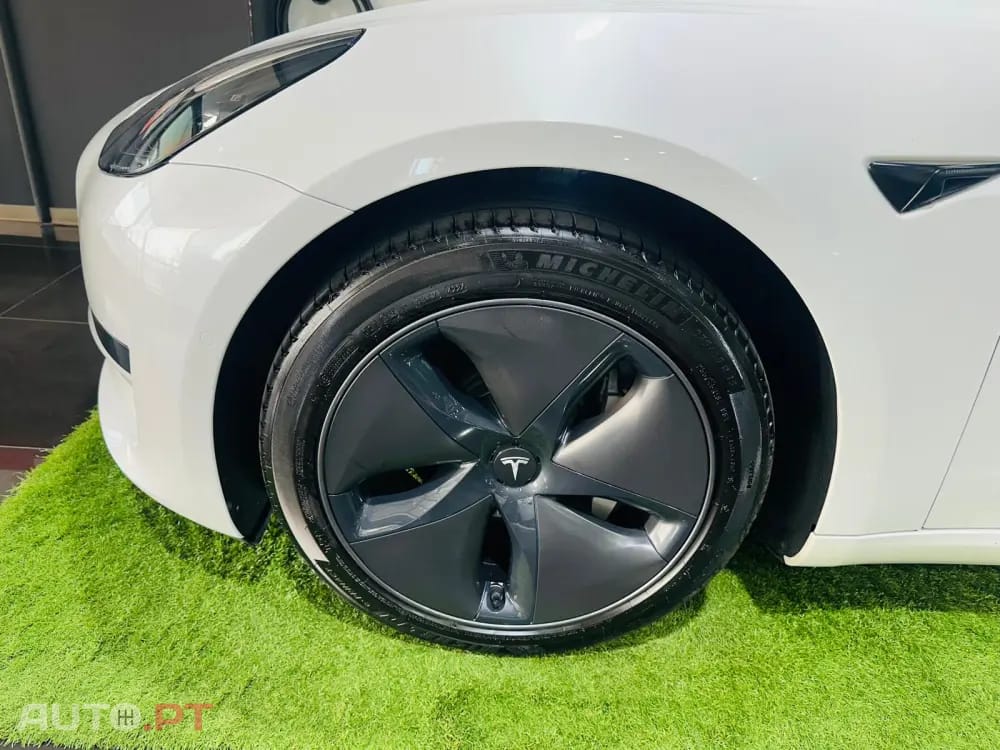 Tesla Model 3 Standard Range Plus RWD