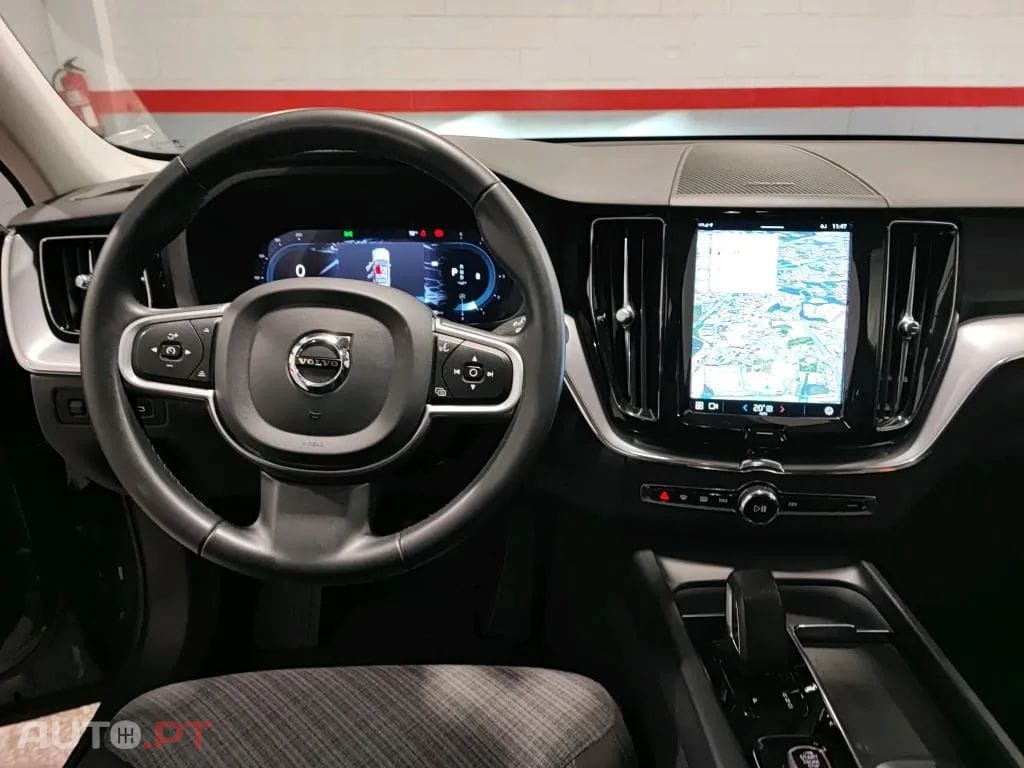 Volvo XC60 2.0 B4 Momentum Plus