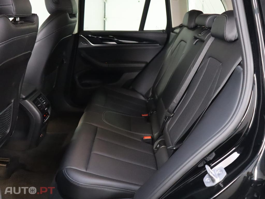 BMW X3 xDrive30e Auto — fotografia 19