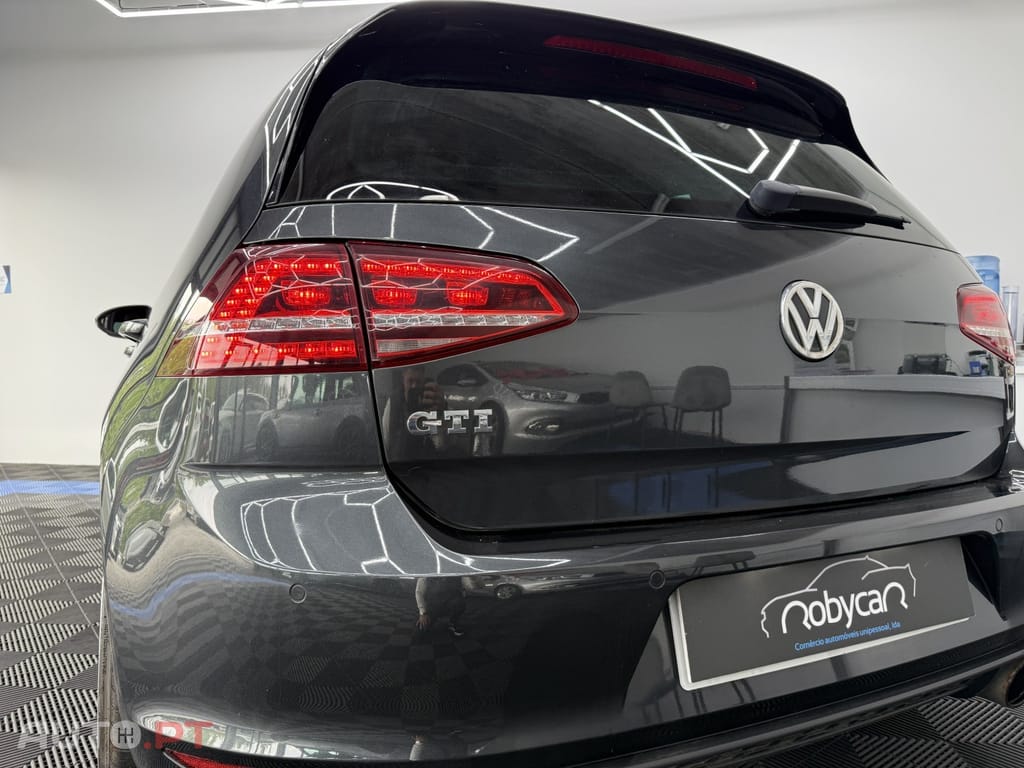 Volkswagen Golf 2.0 TSI GTI DSG