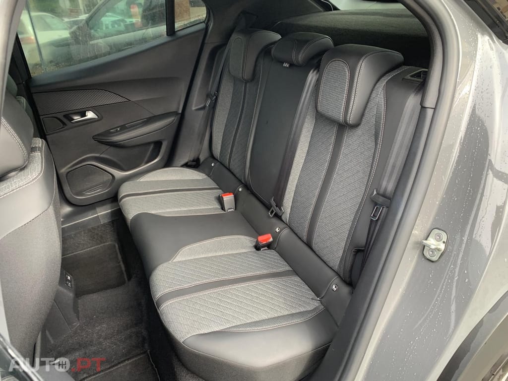 Peugeot 2008 1.5 BlueHDi Allure EAT8