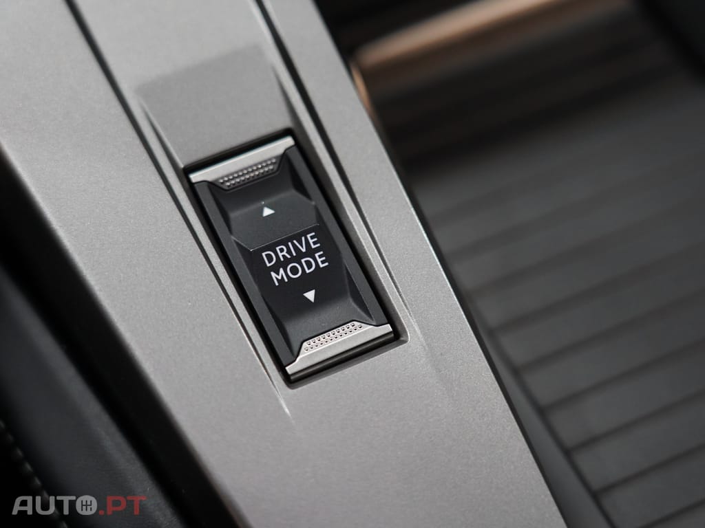 Peugeot 408 1.6 Hybrid Allure e-EAT8