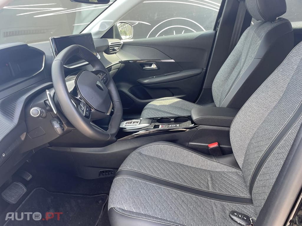 Peugeot 208 1.2 Hybrid Allure e-DCS6