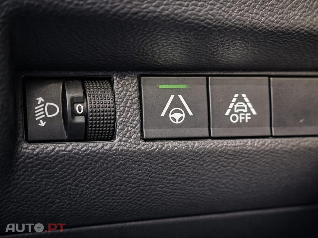 Peugeot E-2008 50 kWh Allure