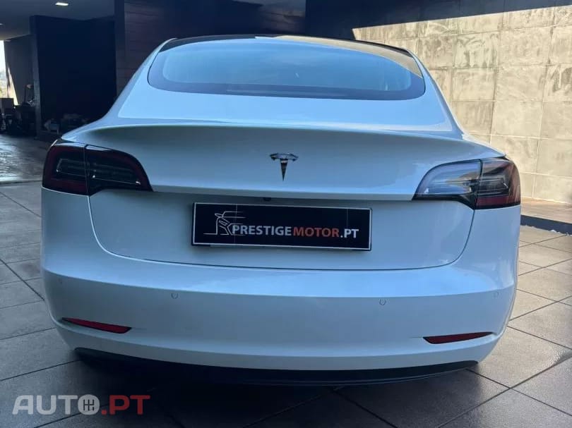 Tesla Model 3 Standard Range Plus RWD