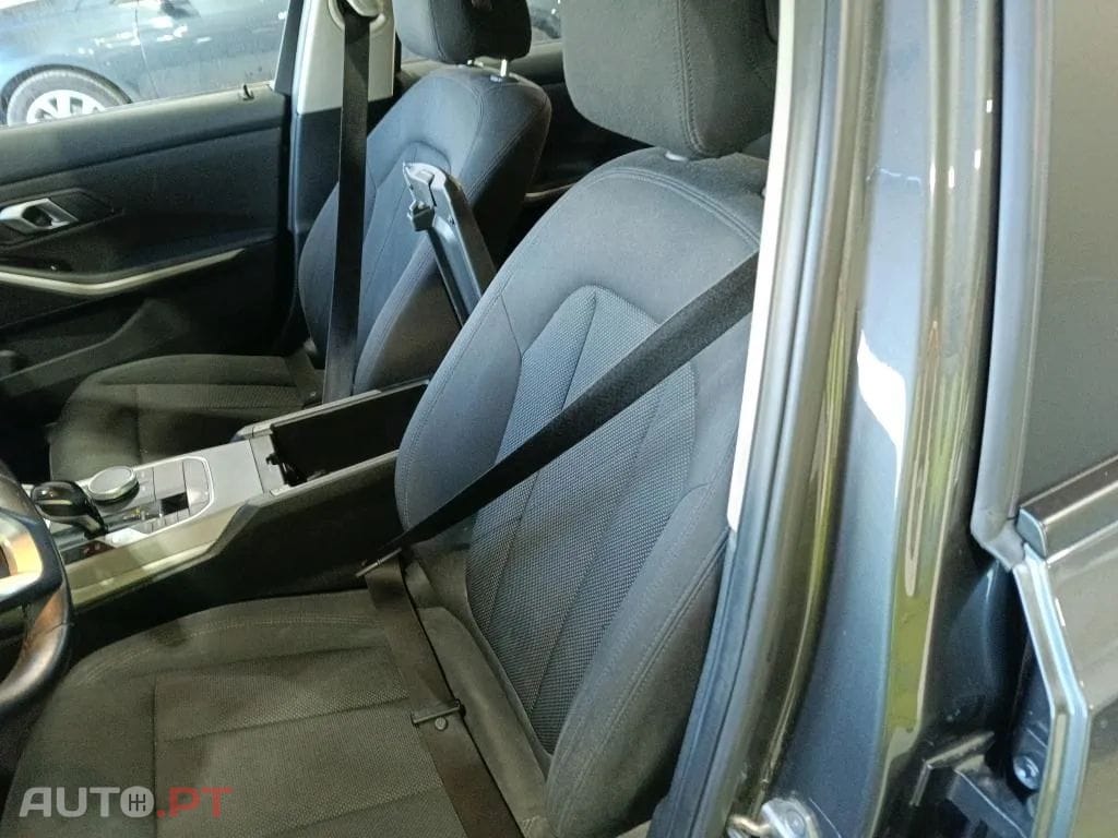 BMW 330 e Auto
