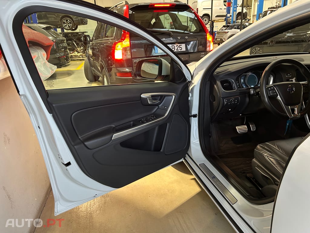 Volvo V60 R-Design D6 PLUG IN