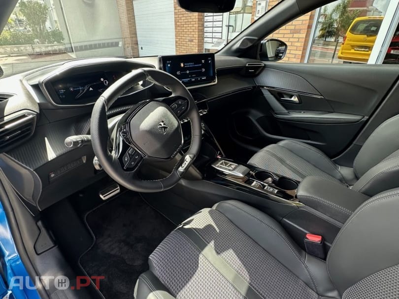 Peugeot 208 1.2 PureTech GT EAT8