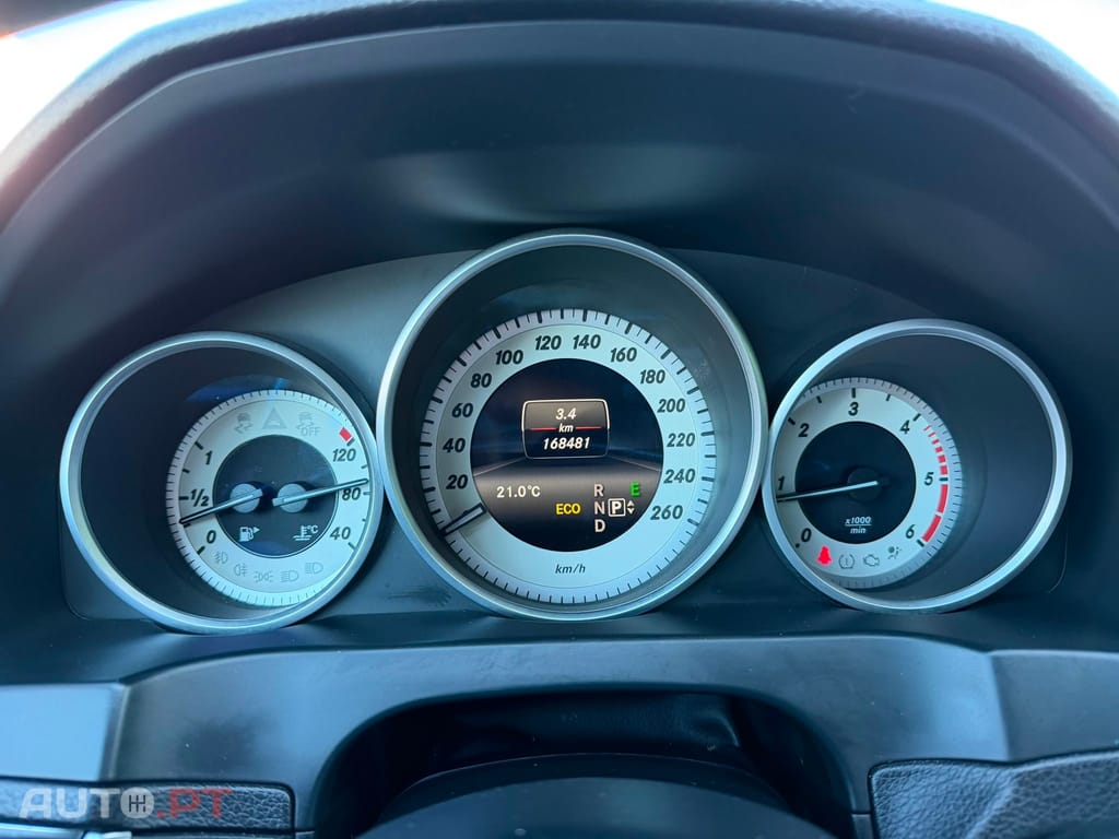 Mercedes-Benz E 220 BlueTEC Auto