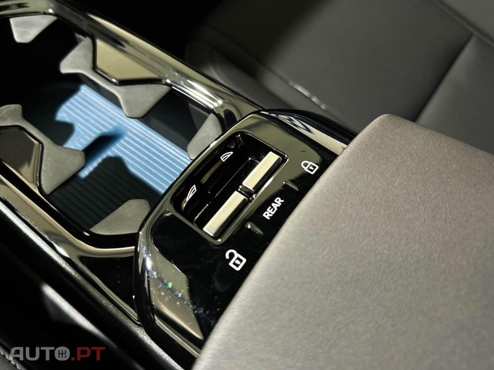 Volvo EX30 Single Motor Extended Range RWD Plus