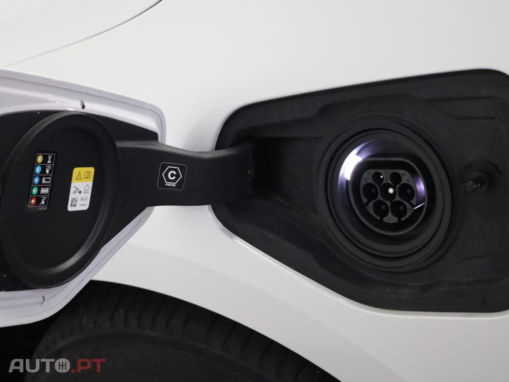 BMW 225 xe Auto
