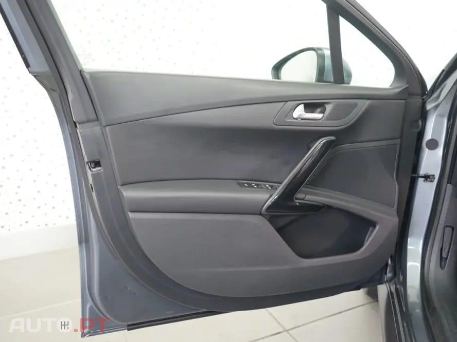 Peugeot 508 RXH 2.0 HDi Hybrid4 2-Tronic