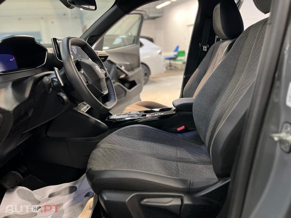 Peugeot 2008 1.2 Hybrid Allure e-DCS6