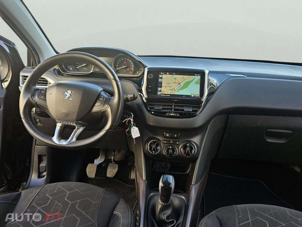 Peugeot 2008 1.2 PureTech Shine Style