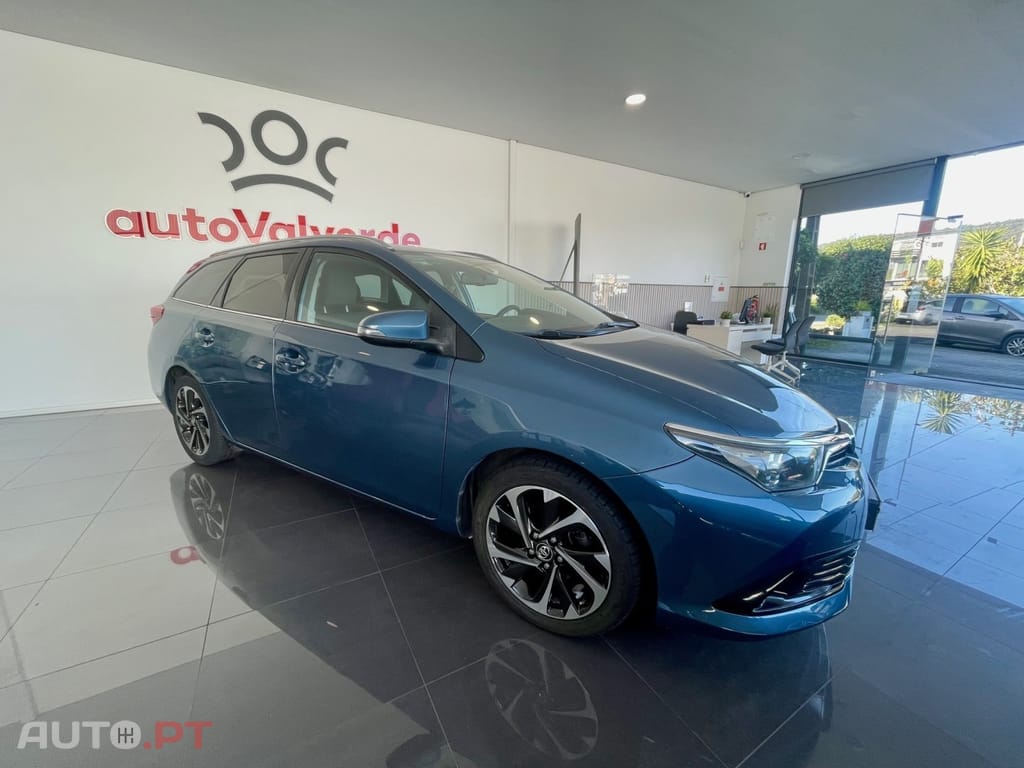 Toyota Auris 1.8 HSD Comfort +P.Sport+Navi