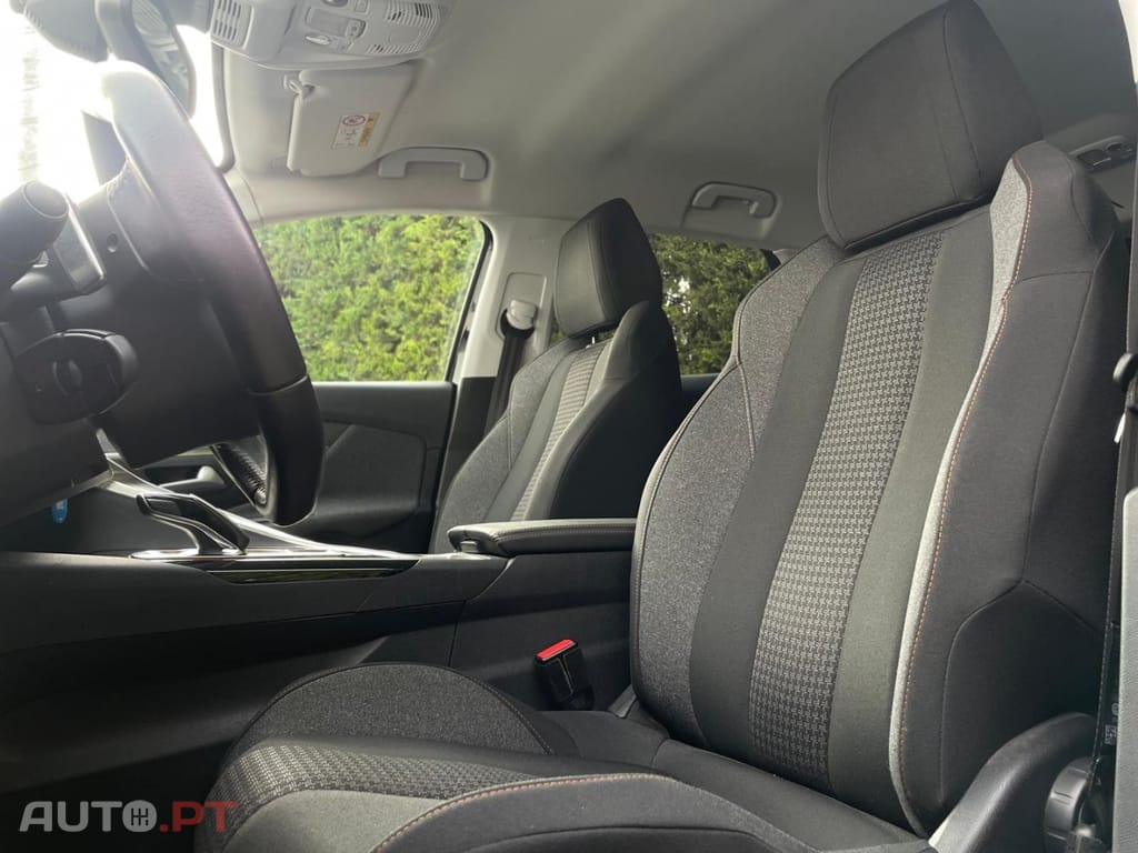 Peugeot 3008 1.2 PureTech I-Cockpit Navi EAT8