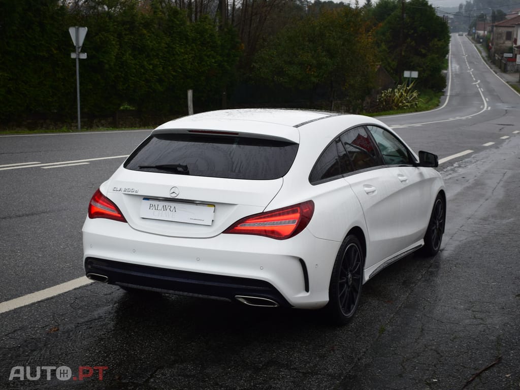 Mercedes-Benz CLA 200 AMG Line Completa