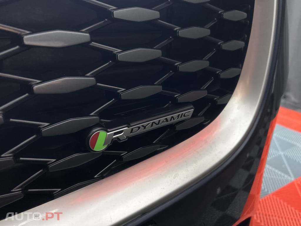 Jaguar E-Pace 1.5 P300e R-Dynamic HSE AWD Aut.