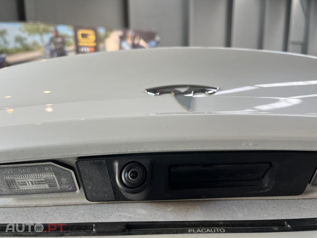 Tesla Model 3 Stander 