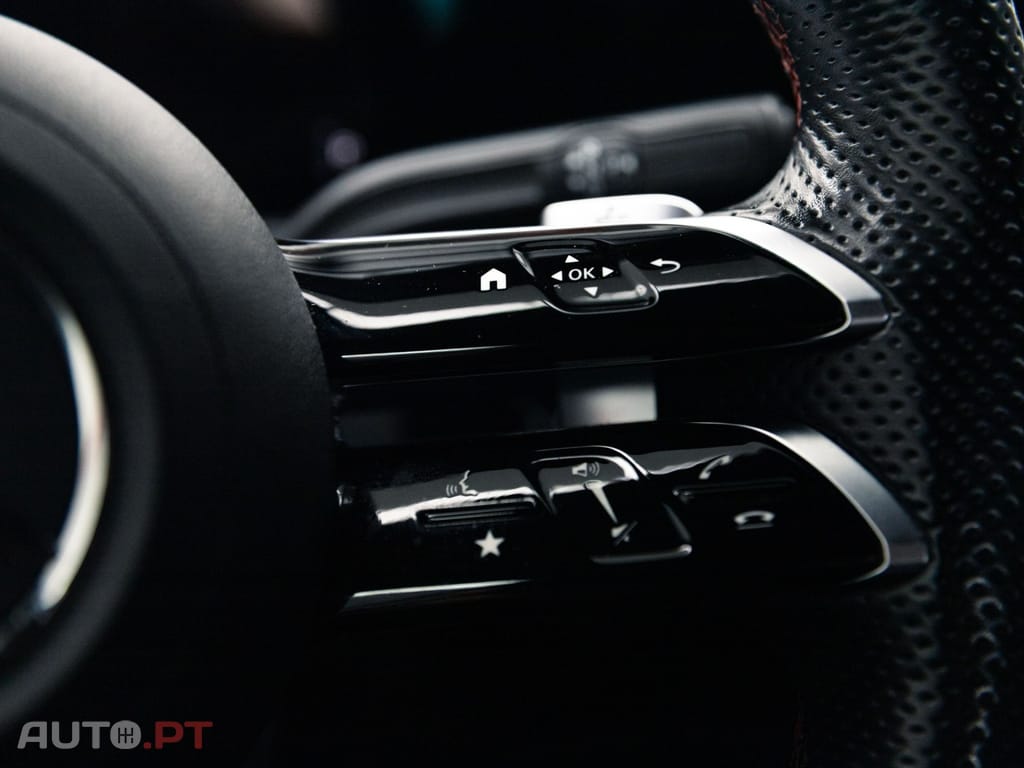 Mercedes-Benz A 250 e AMG Line