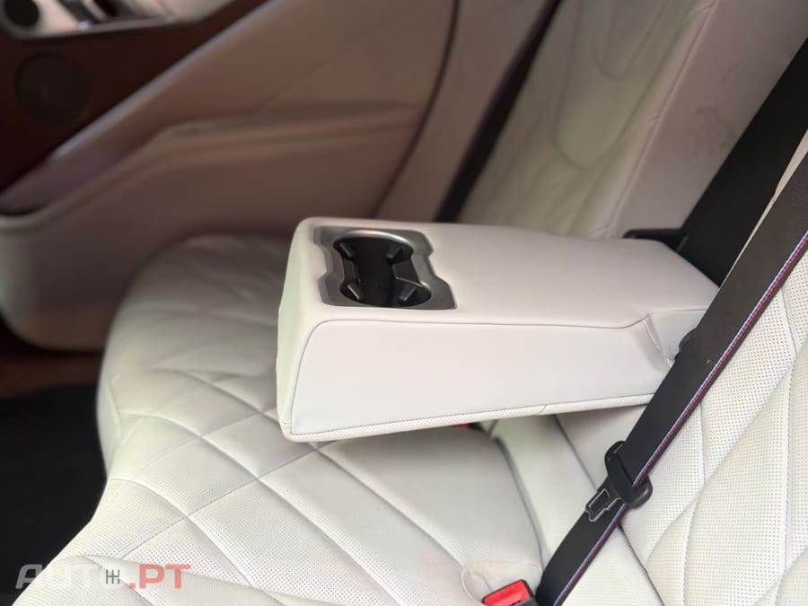 BMW XM BASE