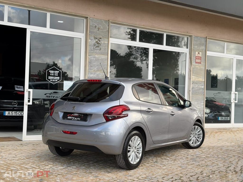 Peugeot 208 1.2 PureTech Signature