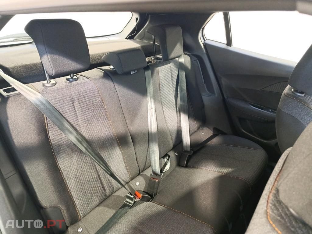 Peugeot E-2008 50 kWh Style