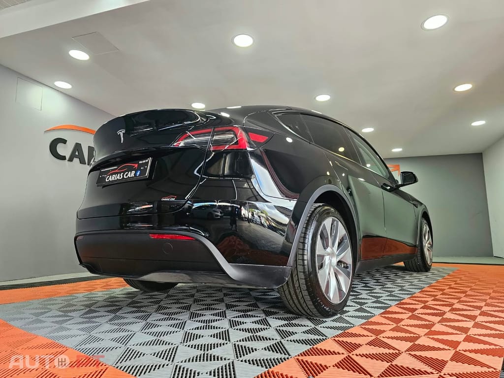 Tesla Model Y Standard Long Range RWD