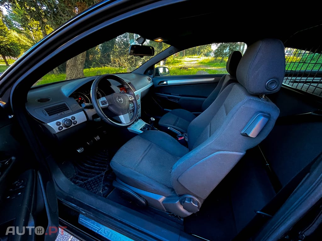 Opel Astra GTC CDTi