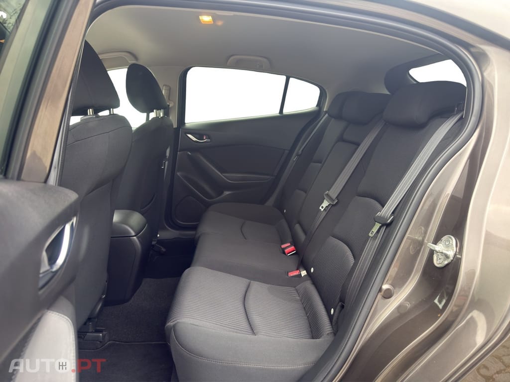 Mazda 3 1.5 Sky-D Excellence Pack HT Navi