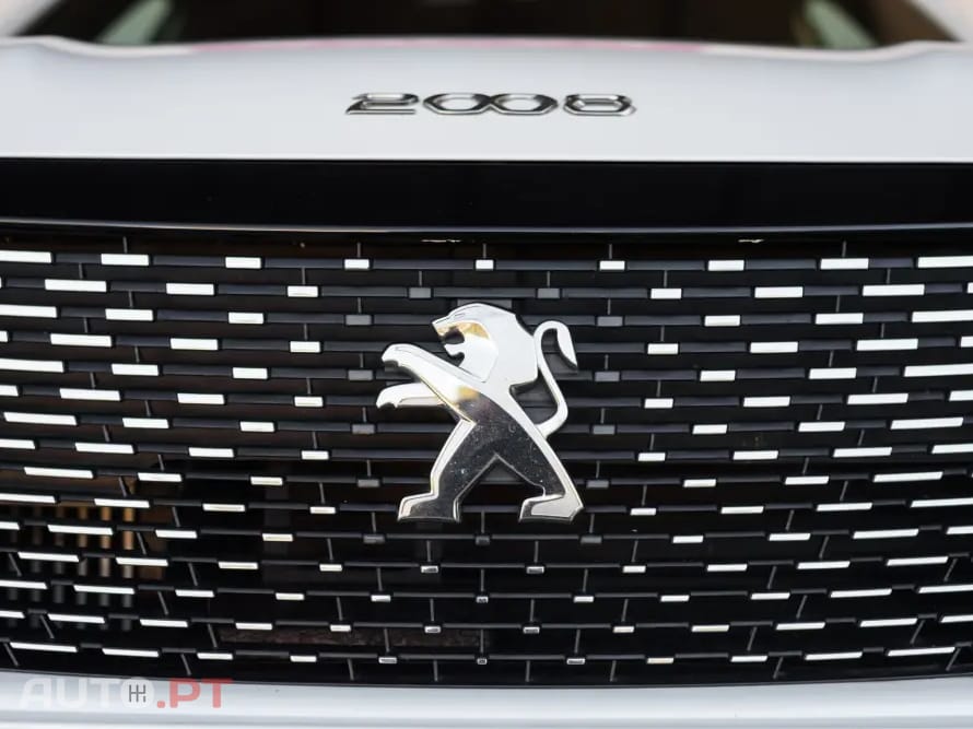 Peugeot 2008 1.2 PureTech Allure EAT8