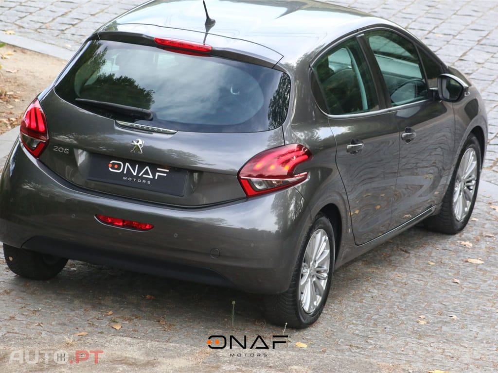 Peugeot 208 1.2 PureTech Signature