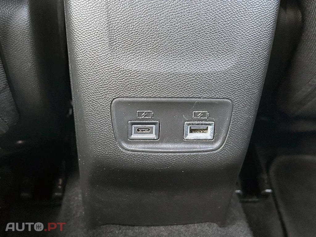 Peugeot E-2008 50 kWh Allure Pack