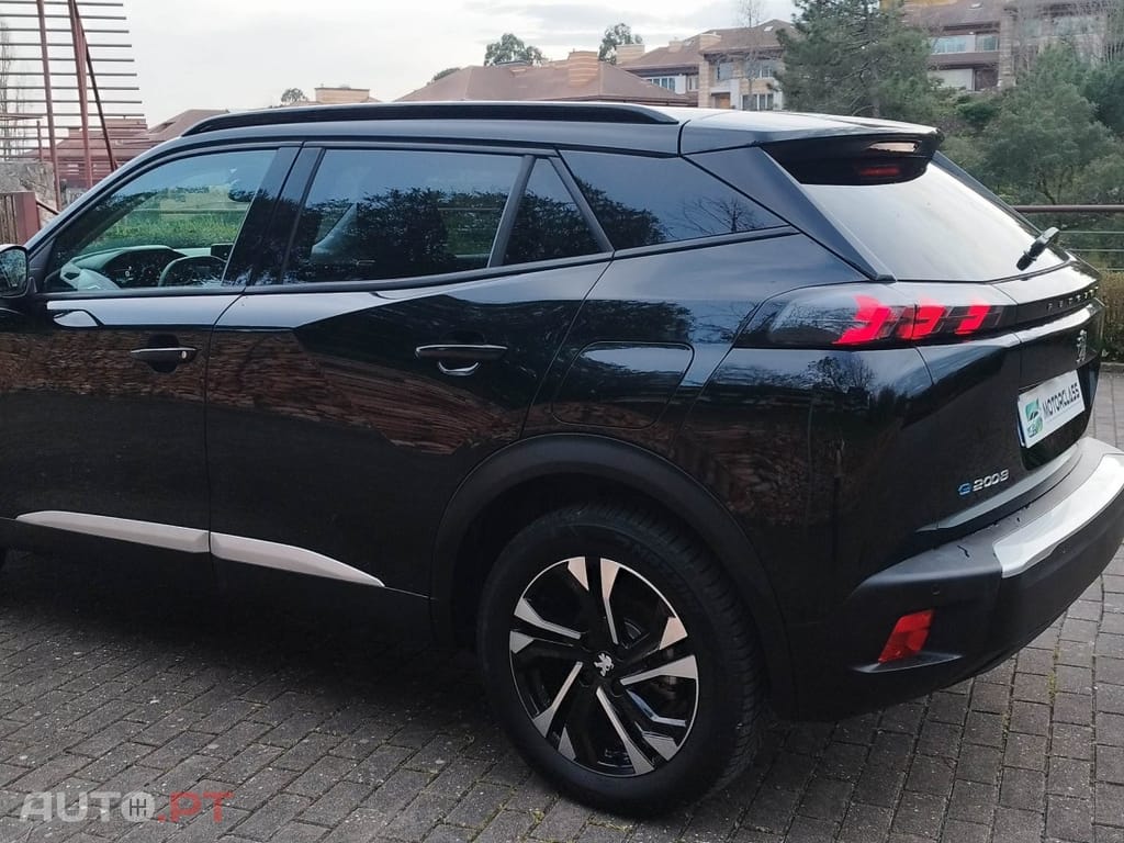 Peugeot E-2008 50 kWh Allure