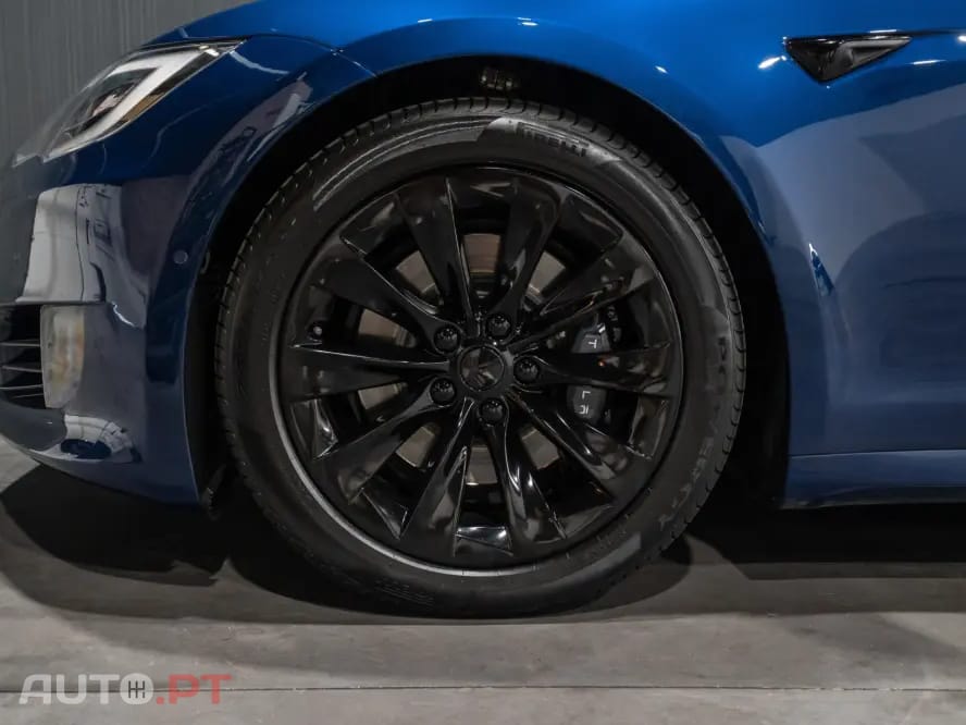 Tesla Model S 75