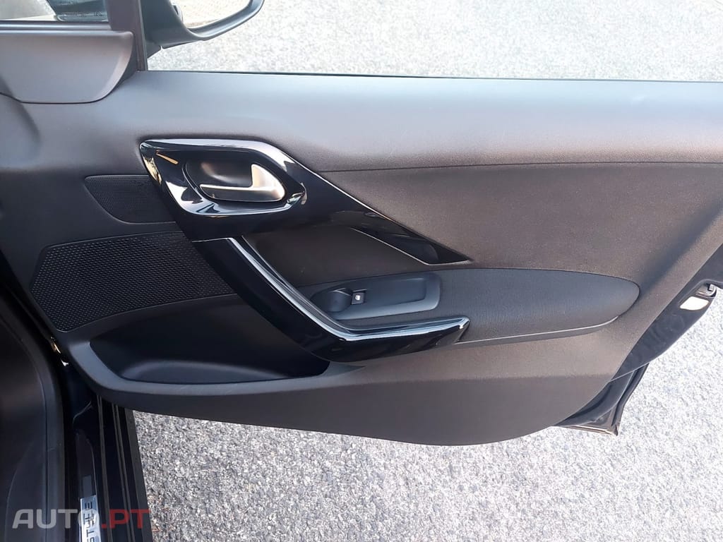 Peugeot 208 1.6 BlueHDi Style