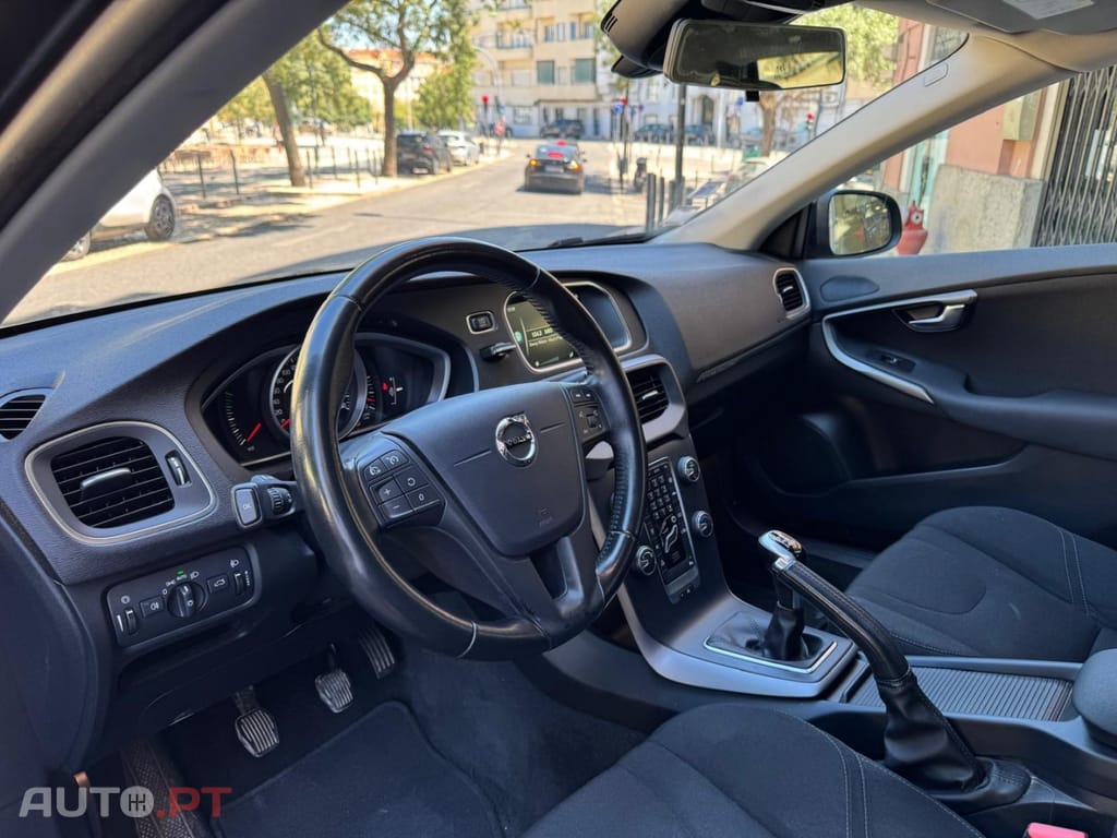 Volvo V40 Cross Country 2.0 D2 Momentum