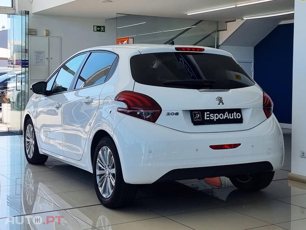 Peugeot 208 1.2 PureTech Signature
